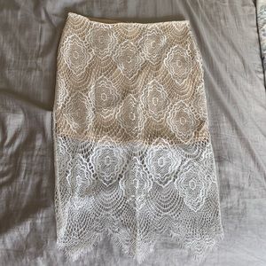 Lace skirt
